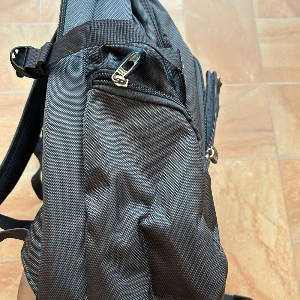 NWT High Sierra Black & Gray Pro Series Business Laptop Travel Backpack